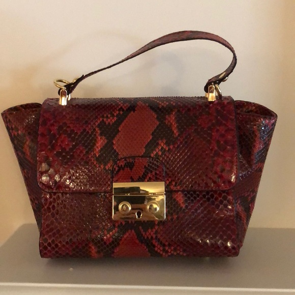 Red Python hand bag w/optional chain - Picture 2 of 7